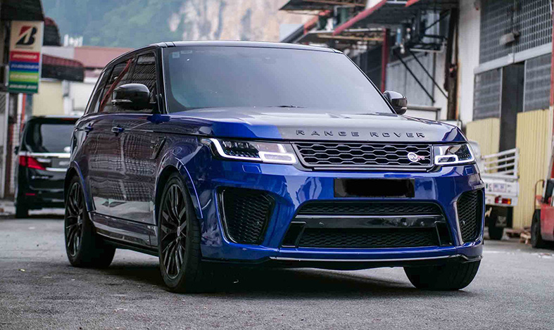 Range Rover Sport SVR front right.