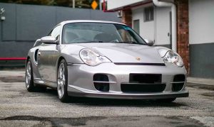 Porsche 911 GT2 front right.